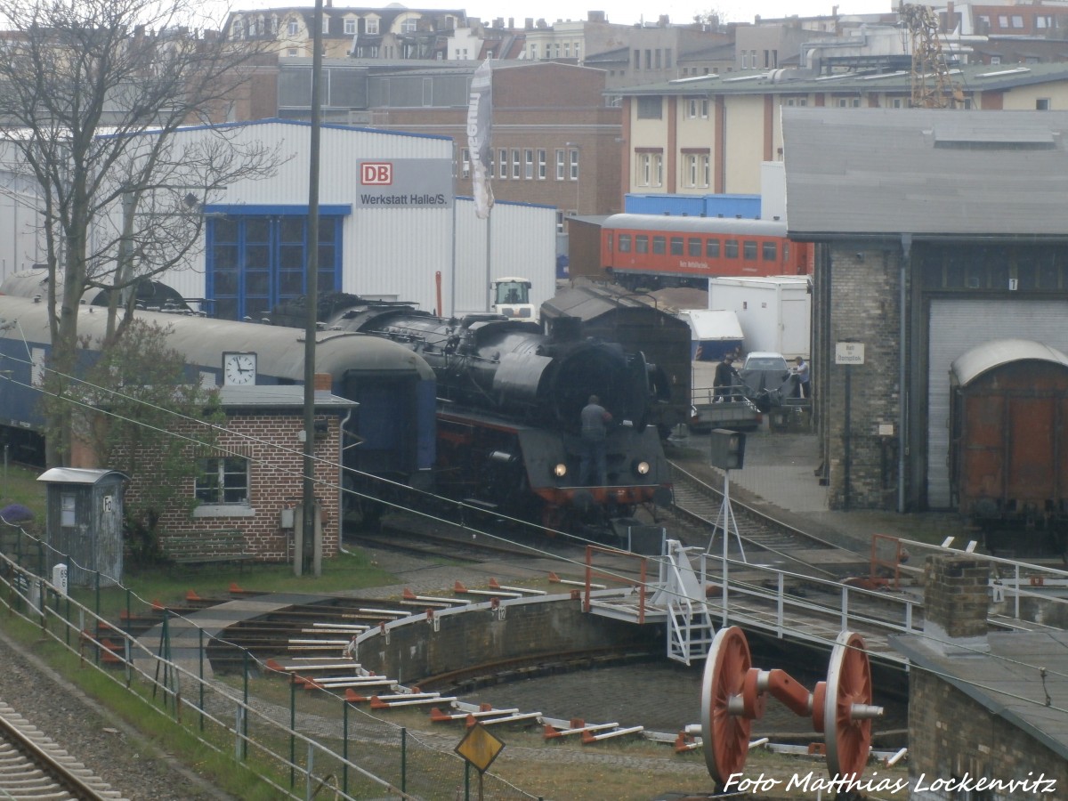 03 1010 vor der Drehscheibe des DB Museums in Halle (Saale) am 26.4.15