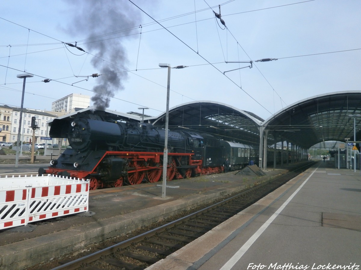 03 2155 im Bahnhof Halle (Saale) Hbf am 16.5.15