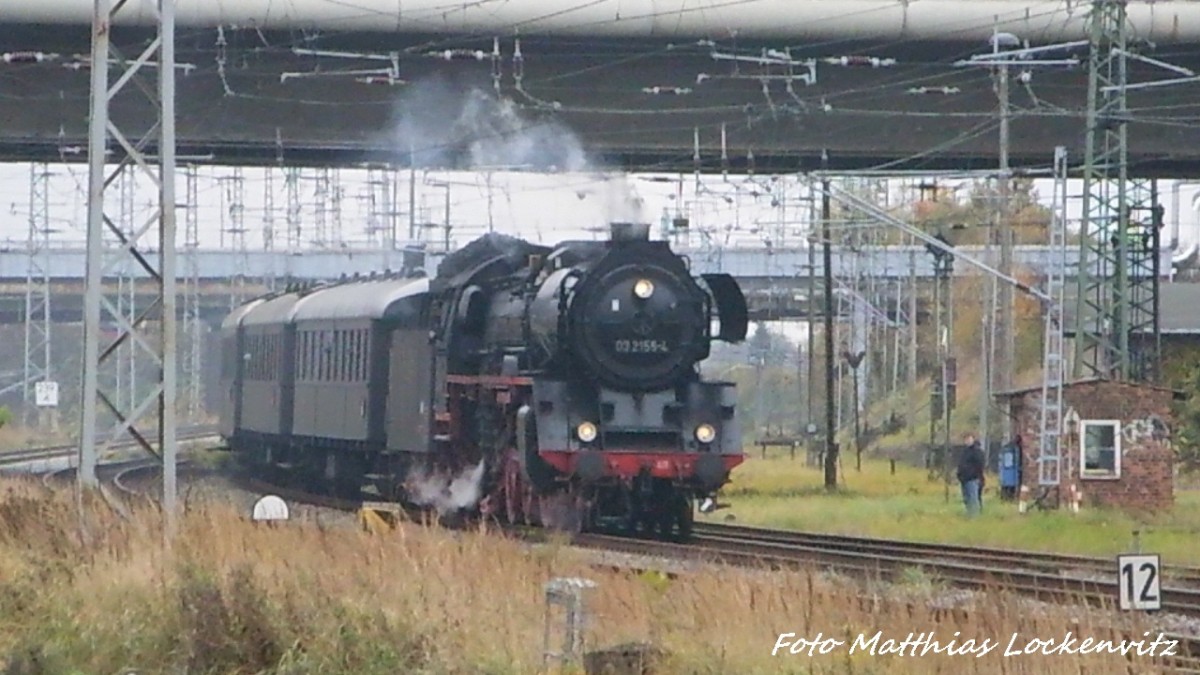 03 2155 mit dem Sonderzug beim einfahren in den Stralsunder Hbf am 7.11.15