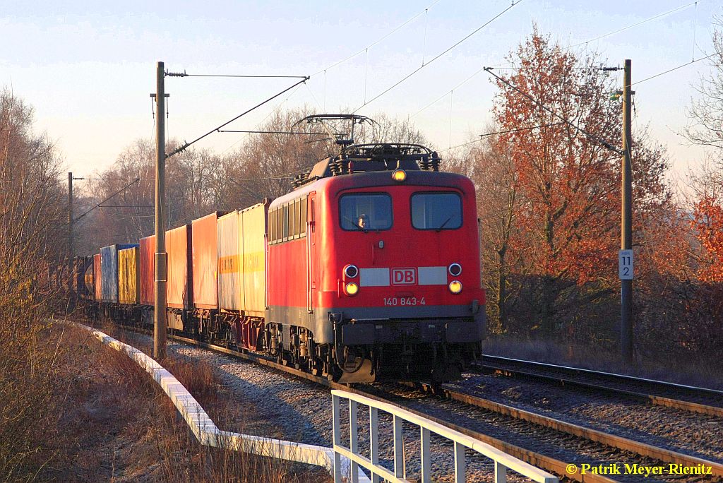 06/02/2015:
140 843 mit Containerzug in Hamburg-Moorburg auf dem Weg nach Hamburg-Waltershof