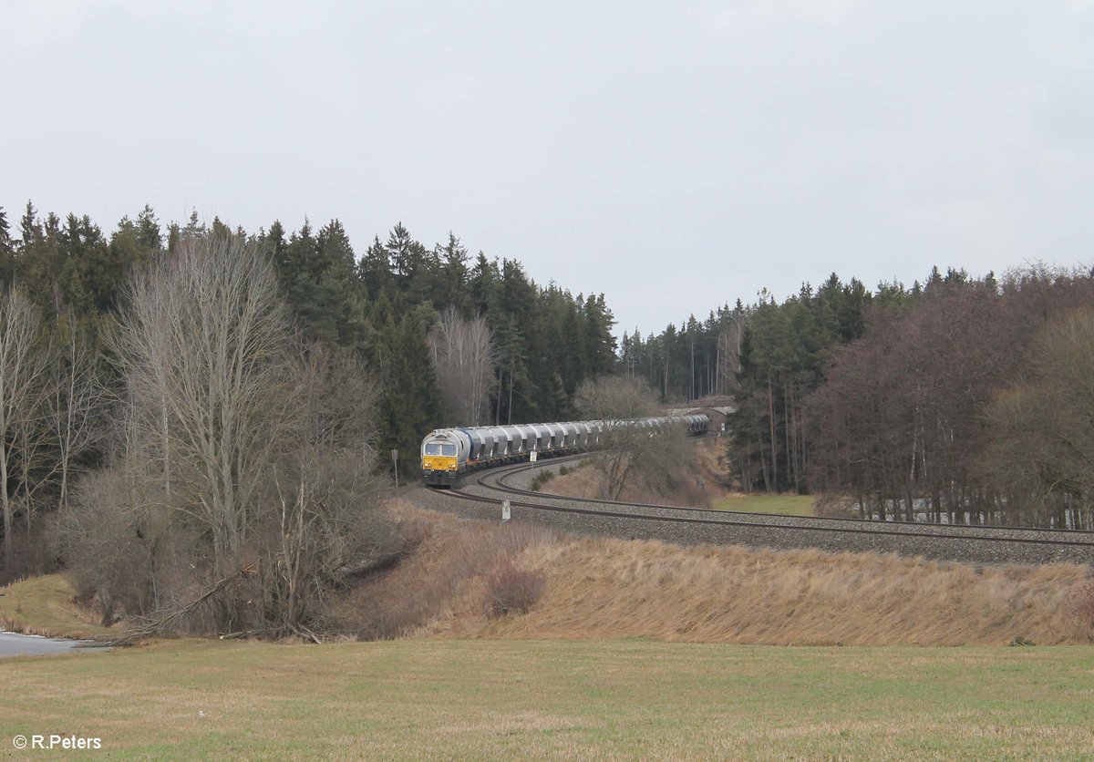 077 023-5 zieht bei Oberteich den Zementzug Rüdersdorf - Regensburg 23.02.17