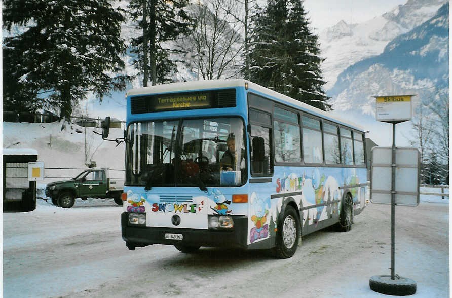 (082'020) - AVG Grindelwald - Nr. 20/BE 349'361 - Vetter am 24. Dezember 2005 beim Bahnhof Grindelwald