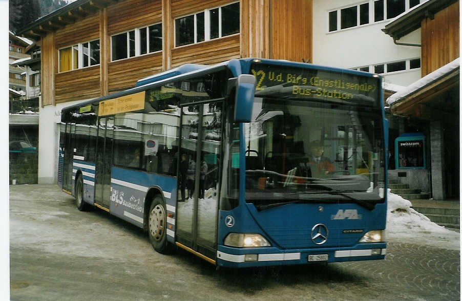 (082'122) - AFA Adelboden - Nr. 2/BE 25'802 - Mercedes am 26. Dezember 2005 beim Autobahnhof Adelboden