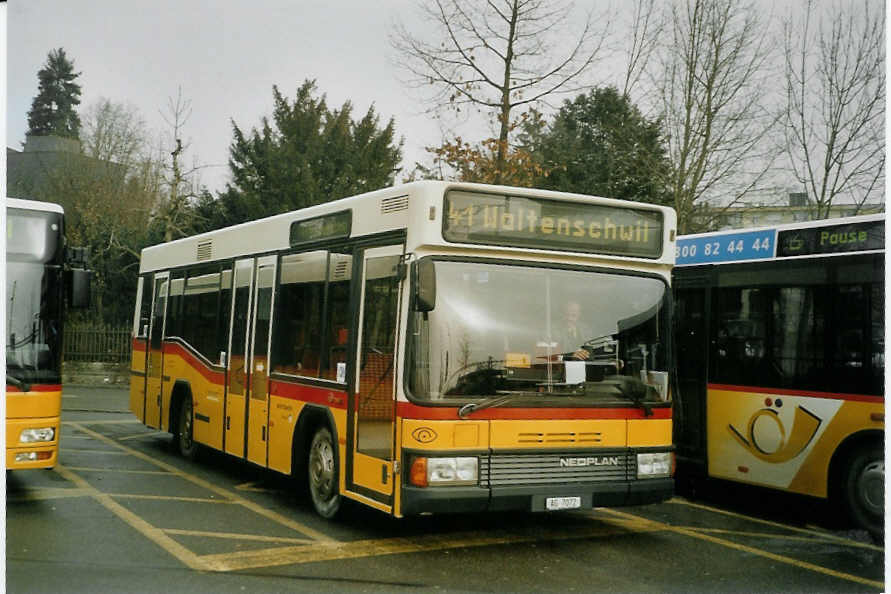 (082'129) - Geissmann, Hgglingen - AG 7072 - Neoplan am 27. Dezember 2005 beim Bahnhof Wohlen