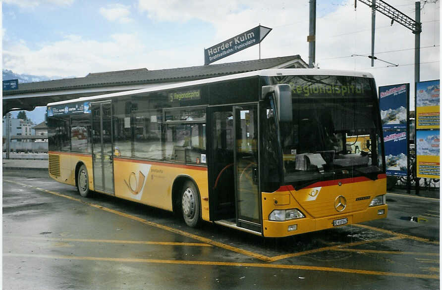 (082'715) - PostAuto Bern - BE 610'542 - Mercedes (ex P 25'380) am 22. Januar 2006 beim Bahnhof Interlaken West