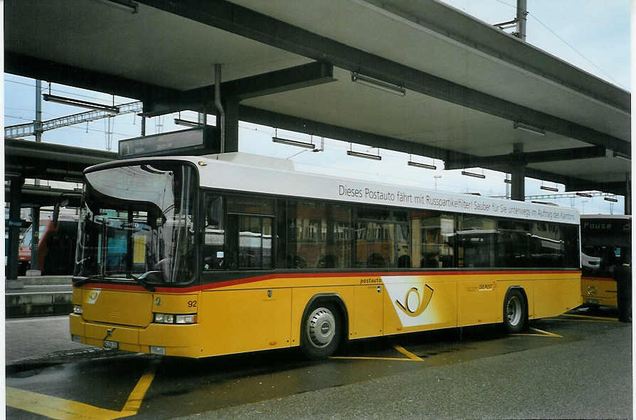 (083'030) - Voegtlin-Meyer, Brugg - Nr. 92/AG 226'155 - Volvo/Hess am 18. Februar 2006 beim Bahnhof Brugg