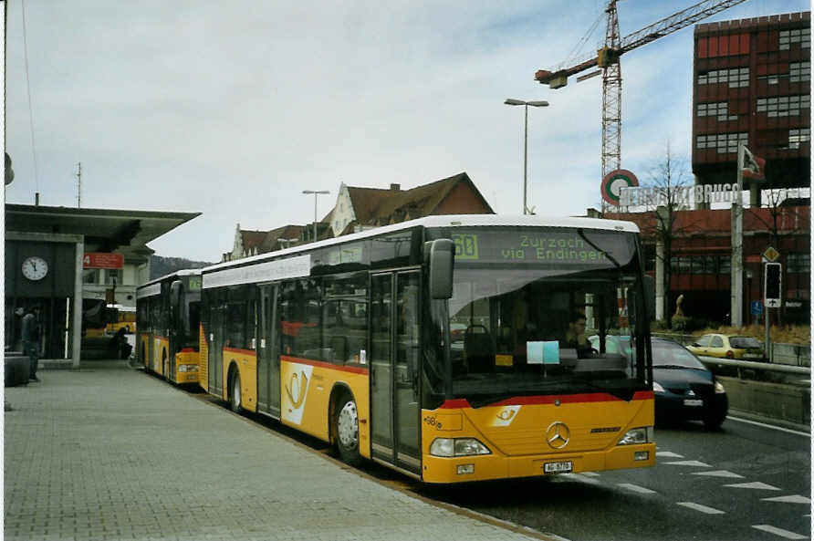 (083'033) - Voegtlin-Meyer, Brugg - Nr. 98/AG 8770 - Mercedes am 18. Februar 2006 beim Bahnhof Brugg