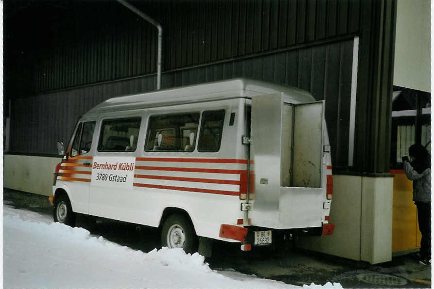 (083'129) - Kbli, Gstaad - BE 26'632 - Mercedes am 19. Februar 2006 in Gstaad, Garage