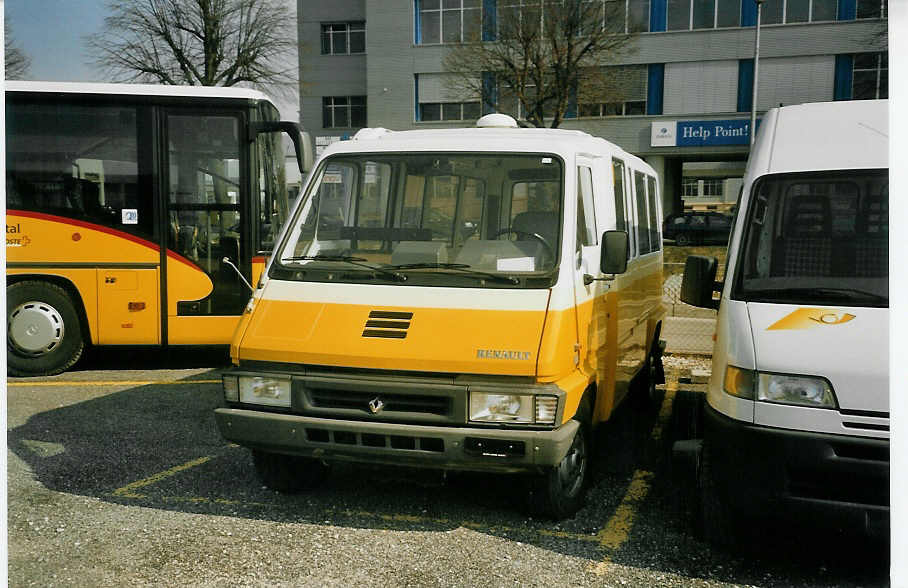 (084'003) - CarPostal Vaud-Fribourg - Renault am 19. Mrz 2006 in Yverdon, Garage