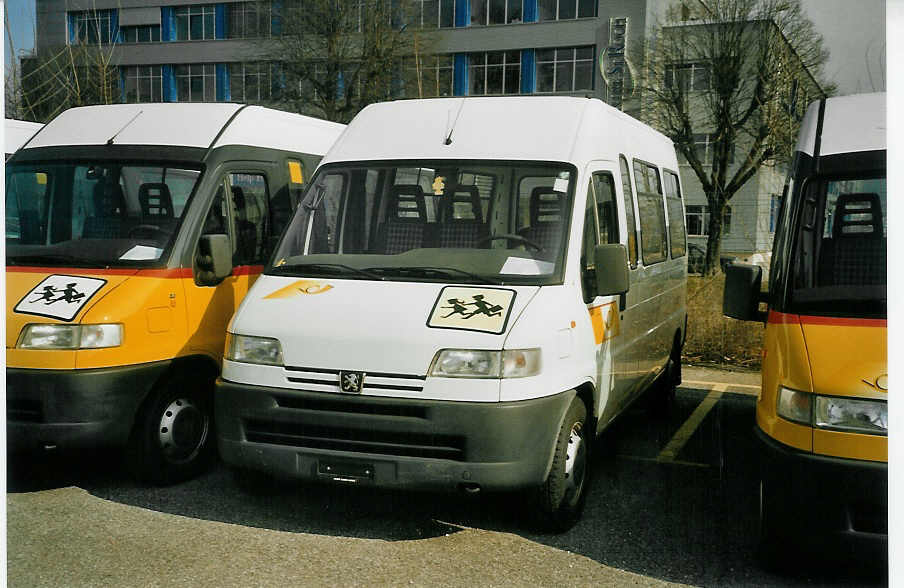 (084'015) - CarPostal Vaud-Fribourg - Peugeot am 19. Mrz 2006 in Yverdon, Garage