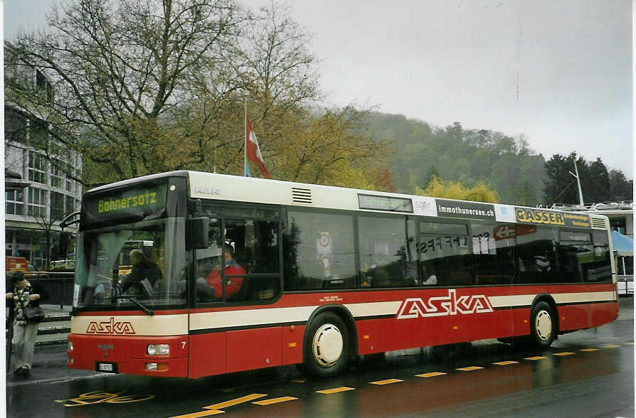 (084'331) - ASKA Aeschi - Nr. 7/BE 387'527 - MAN am 28. April 2006 beim Bahnhof Thun