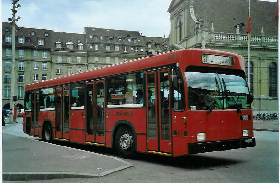 (085'433) - Bernmobil, Bern - Nr. 108/BE 500'108 - Volvo/R&J am 22. Mai 2006 beim Bahnhof Bern