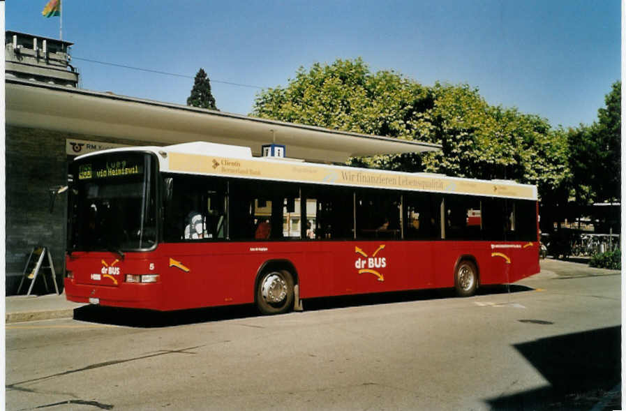 (087'307) - AAGK Koppigen - Nr. 5/BE 122'014 - Volvo/Hess am 17. Juli 2006 beim Bahnhof Burgdorf