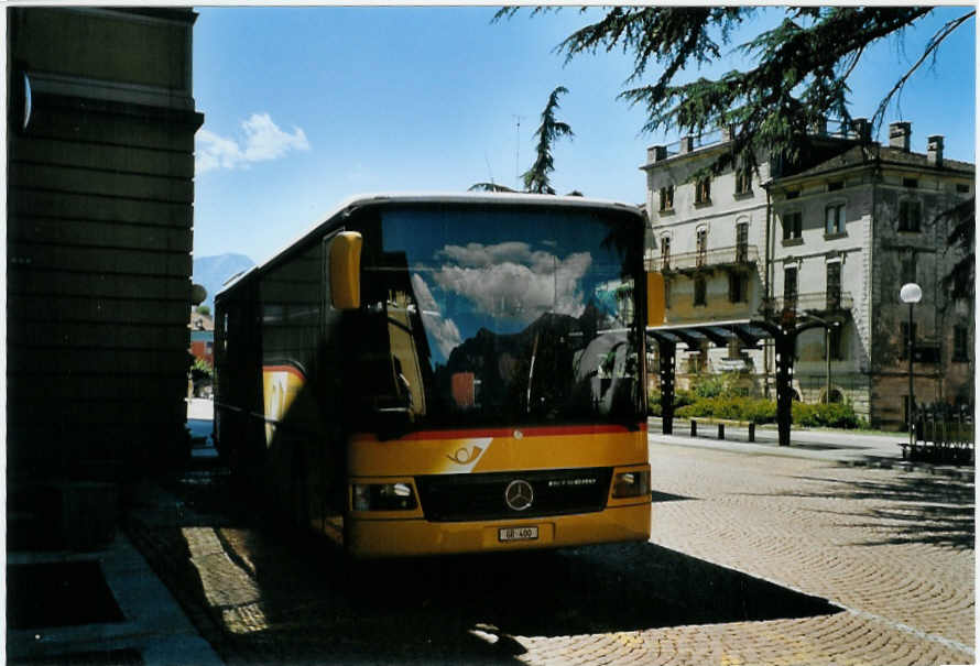 (088'505) - Mutti, San Bernardion - GR 400 - Mercedes am 2. August 2006 beim Bahnhof Bellinzona