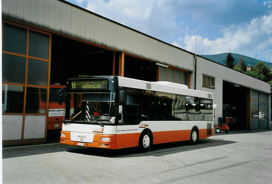 (088'517) - AMSA Chiasso - Nr. 8/TI 156'708 - MAN/Gppel am 2. August 2006 in Balerna, Garage