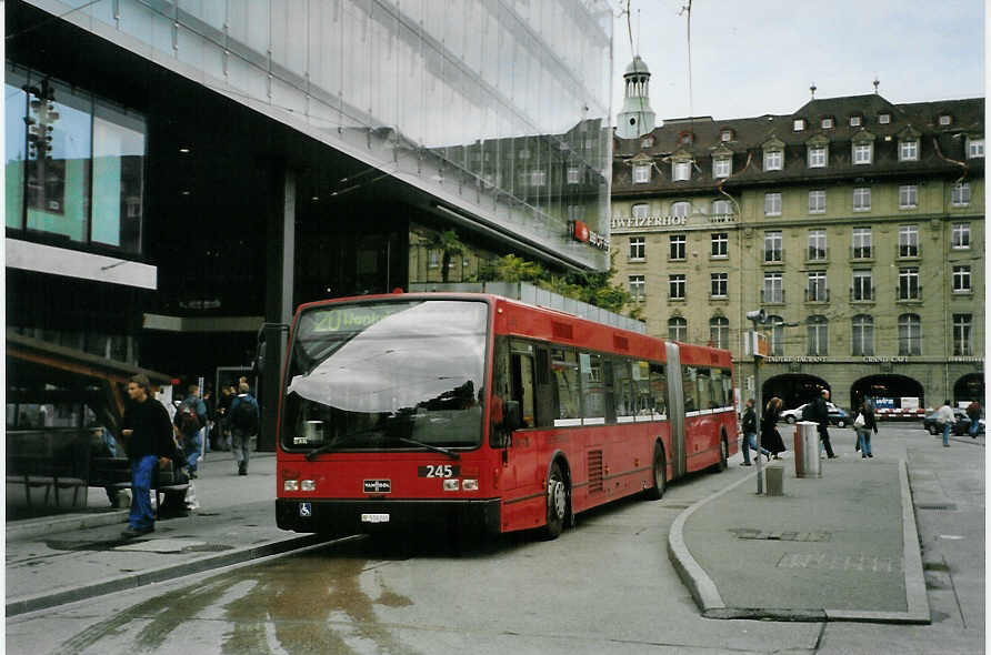 (088'937) - Bernmobil, Bern - Nr. 245/BE 518'245 - Van Hool am 14. August 2006 beim Bahnhof Bern