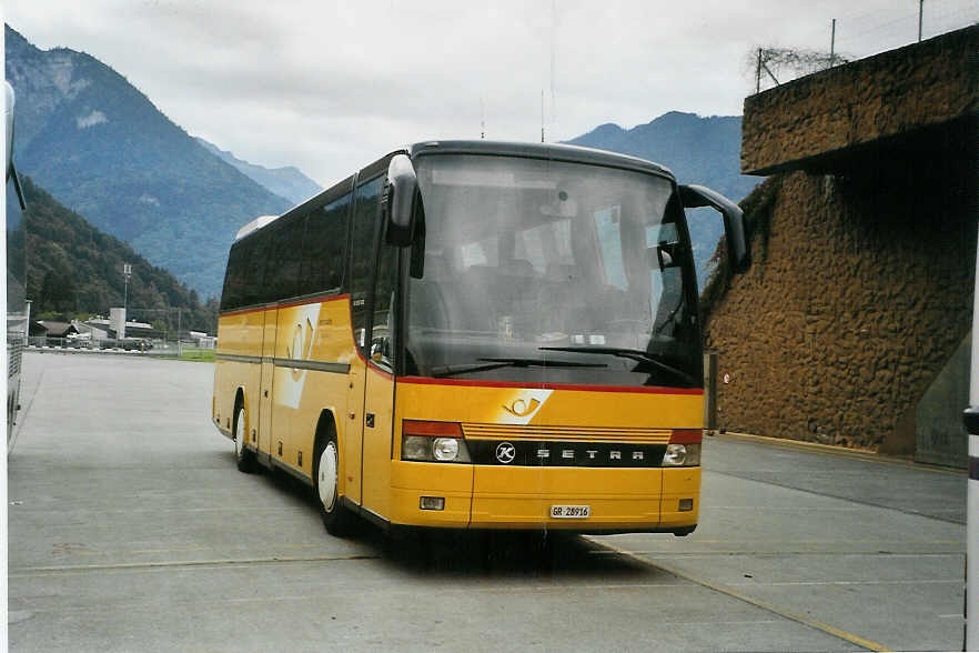 (089'537) - Stuppan, Flims - GR 28'916 - Setra am 3. September 2006 in Interlaken, Flugplatz