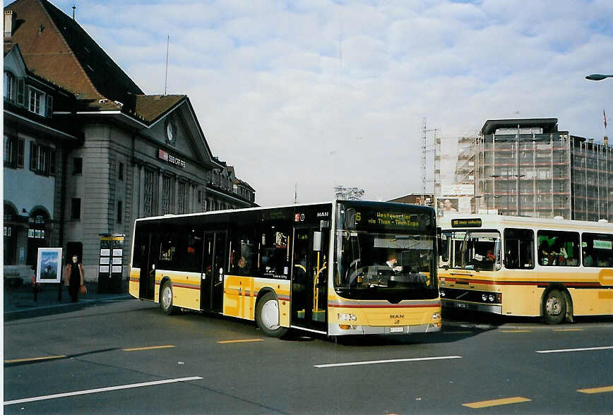 (091'005) - STI Thun - Nr. 111/BE 700'111 - MAN am 11. Dezember 2006 beim Bahnhof Thun