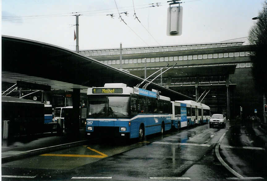 (091'300) - VBL Luzern - Nr. 267 - NAW/R&J-Hess Trolleybus am 1. Januar 2007 beim Bahnhof Luzern