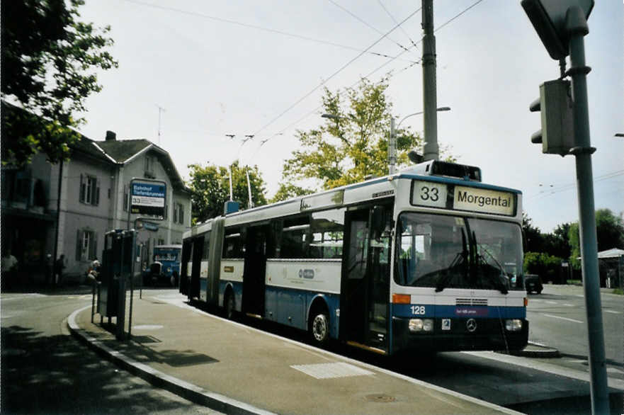 (094'612) - VBZ Zrich - Nr. 128 - Mercedes Gelenktrolleybus am 26. Mai 2007 beim Bahnhof Zrich-Tiefenbrunnen