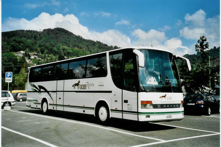 (098'324) - Fuchs, Freienbach - SZ 9554 - Setra am 1. September 2007 in Thun, Seestrasse