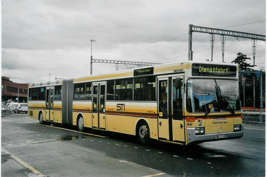 (098'725) - STI Thun - Nr. 64/BE 434'764 - Mercedes am 18. September 2007 beim Bahnhof Thun (prov. Haltestelle)