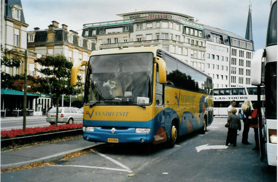 (098'921) - Vandivinit, Ellange - B 0199 - Renault am 24. September 2007 in Luxembourg, Place Constitution