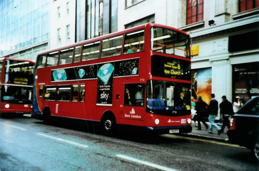 (099'219) - East London, London - Nr. 17'753/LX03 BZW - DAF am 25. September 2007 in London, Oxford Street