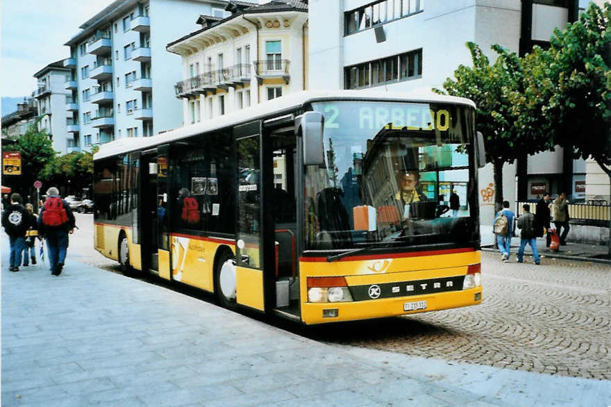 (099'905) - AutoPostale Ticino - TI 215'312 - Setra (ex P 25'113) am 4. Oktober 2007 beim Bahnhof Bellinzona