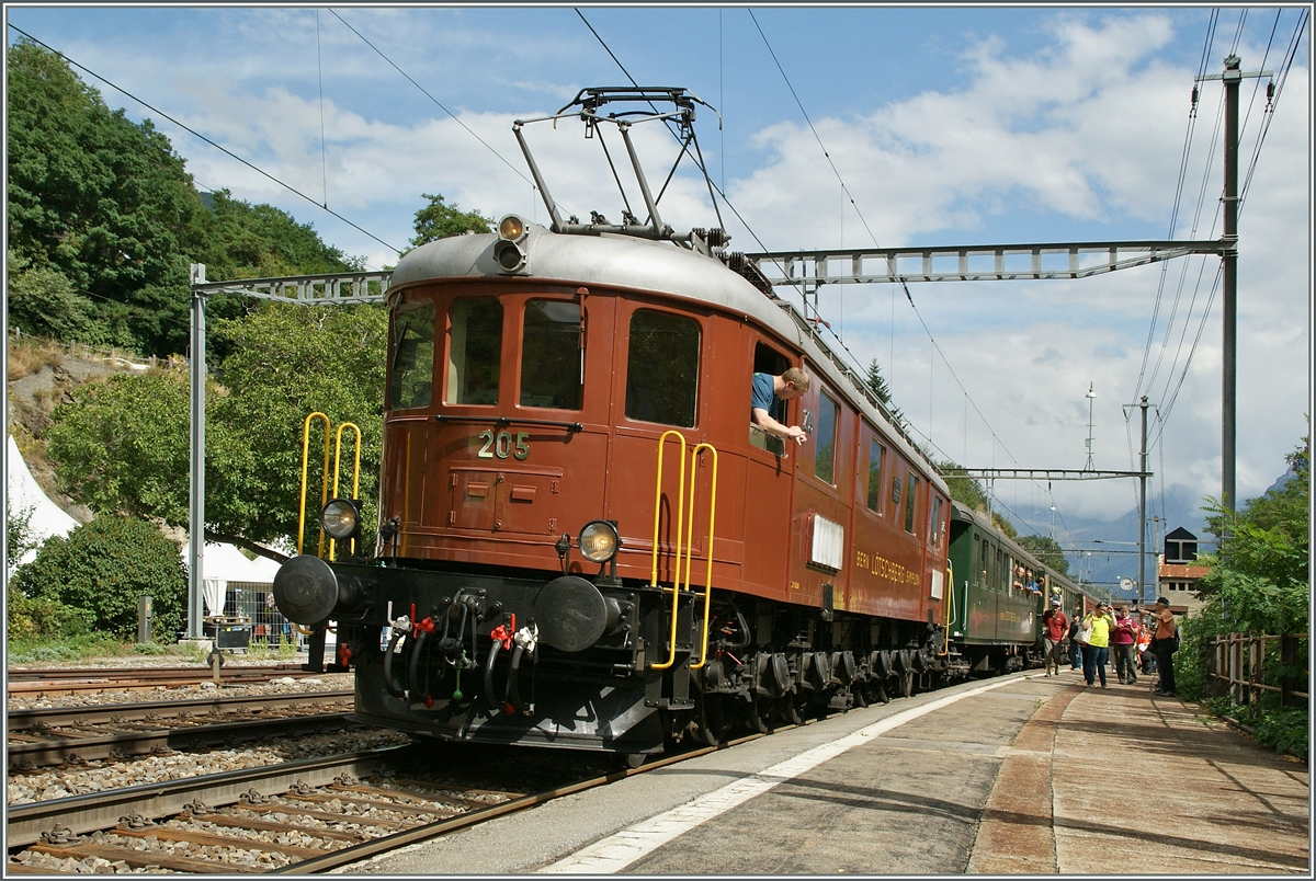 100 Jahre BLS: Ae 6/8 205 in Ausserberg.
7. Sept. 2013