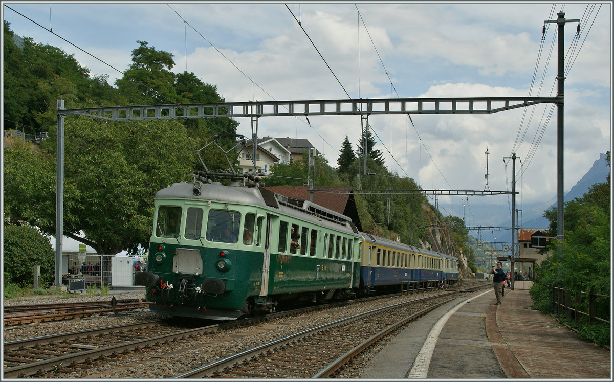 100 Jahre BLS: Am Nachmittag waren die Lichtverhltnisse fr Fotos vom Wellensittich besser: Be 4/4 mit seinem Pendelzug in Ausserberg. 
7.9.13