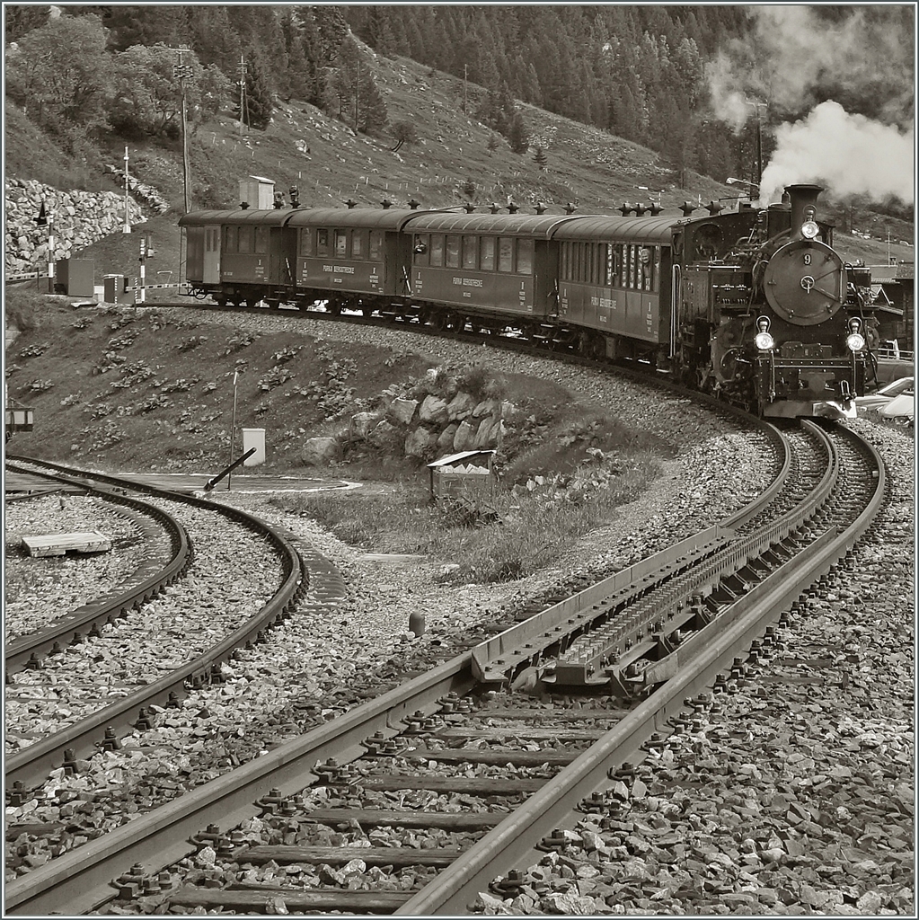 100 Jahre Brig - Gletsch: die DFB HG 3/4 N 9 erreicht von Gletsch kommend Oberwald. 
16. August 2014