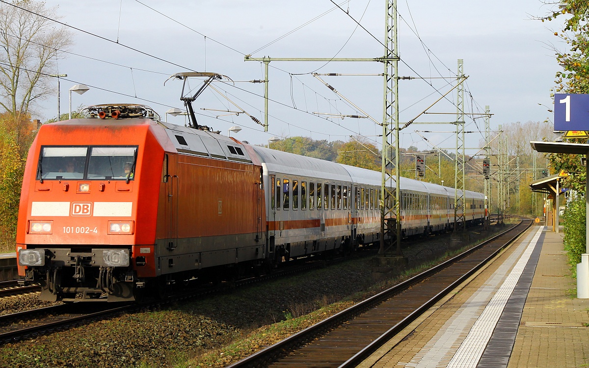 101 002-4 mit Leerzug. Schleswig 26.10.2014