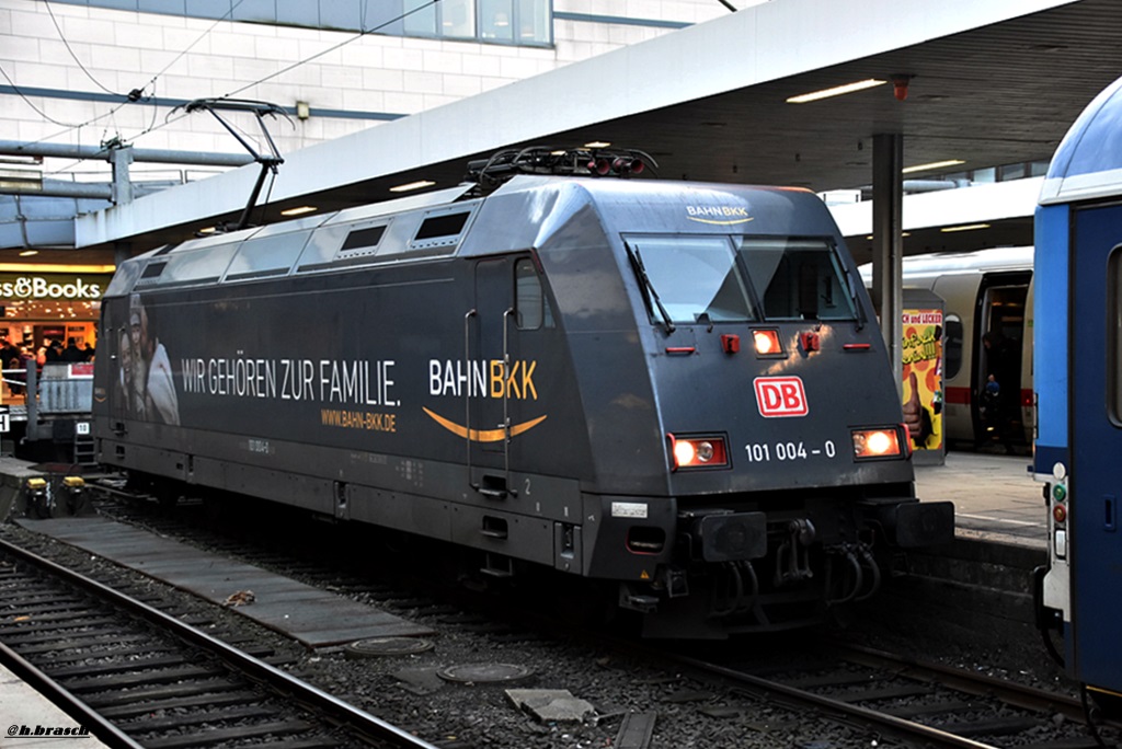 101 004-0 stand abgekuppelt vom einen EC,im bahnhof hh-altona,28.01.17 