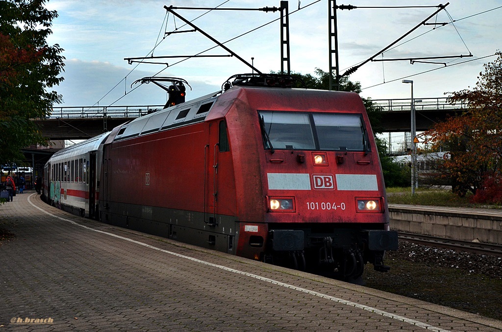 101 004-0 stand mit einen IC im bhf hh-harburg,01.11.14