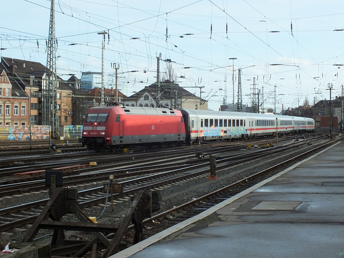 101 013 erreicht am 7.1.14 mit einem InterCity nach Hamburg Hannover HBF.