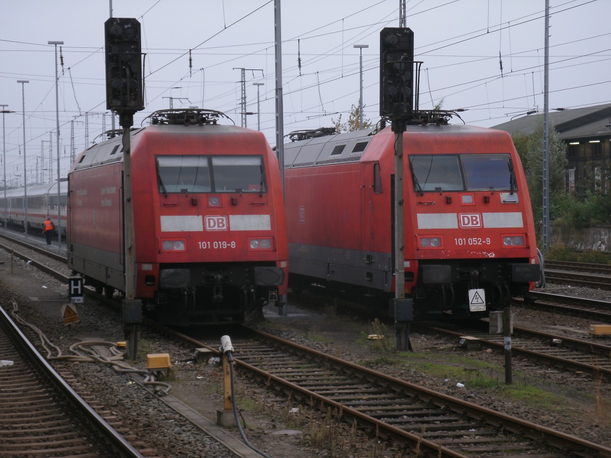 101 019-8 und 101 052-9,am 12.Oktober 2013,in Stralsund.