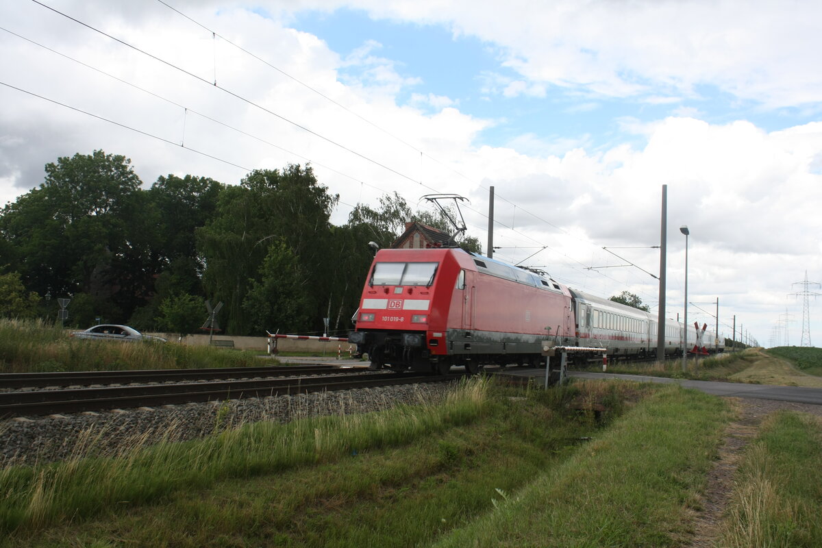 101 019 unterwegs nach Magdeburg Hbf am 5.7.21