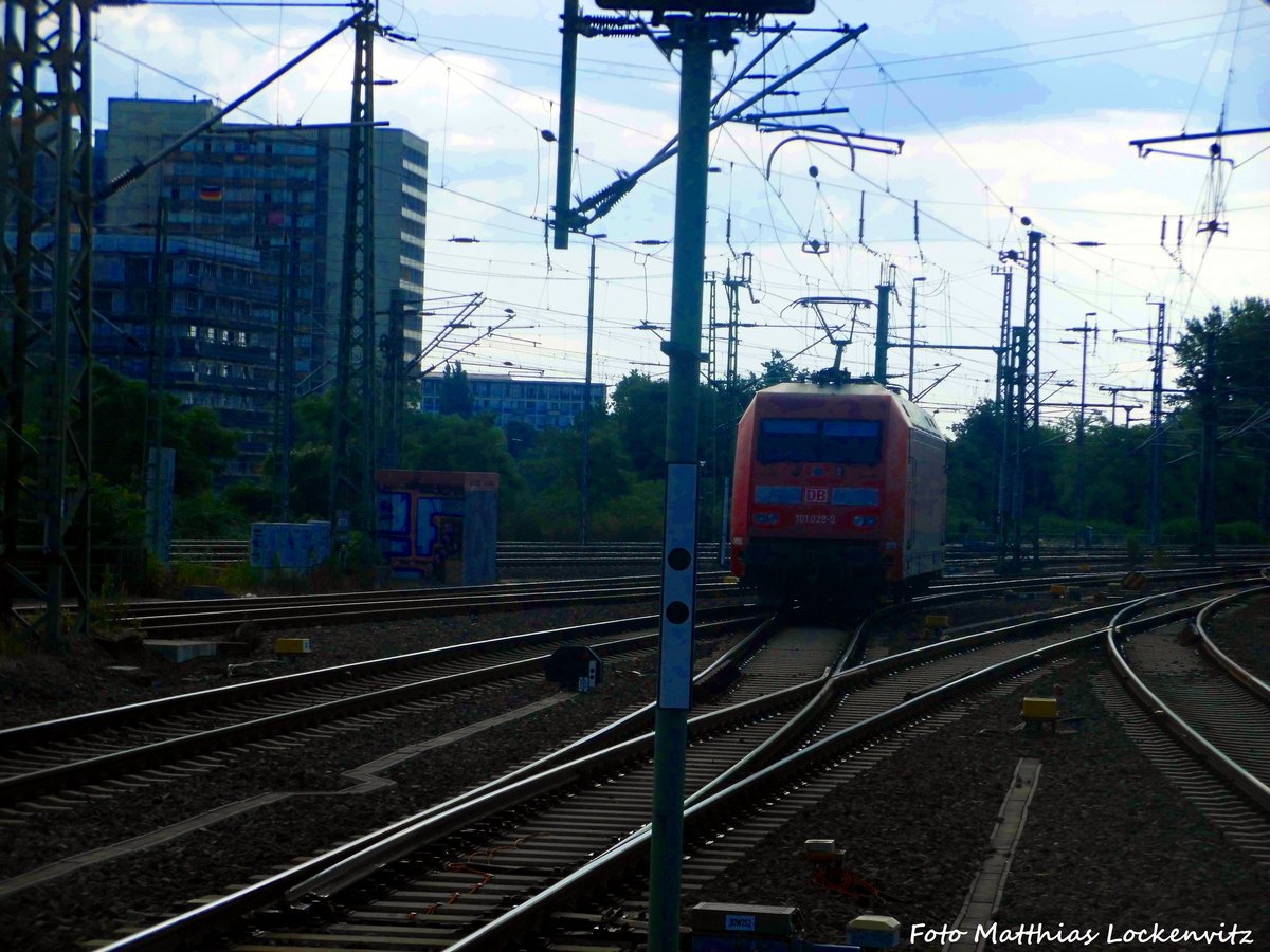 101 028 auf Rangierfahrt im Dresdener Hauptbahnhof am 2.7.16