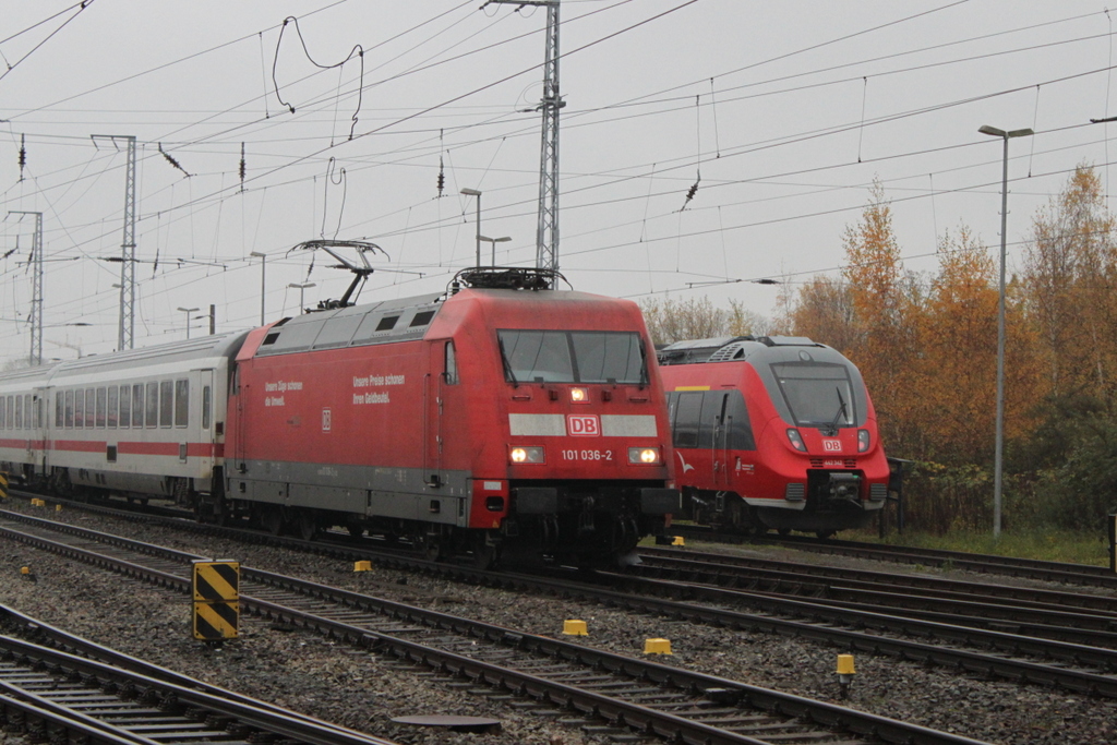 101 036-2 mit IC 2212(Koblenz-Binz)bei der Einfahrt im Rostocker Hbf.06.11.2015