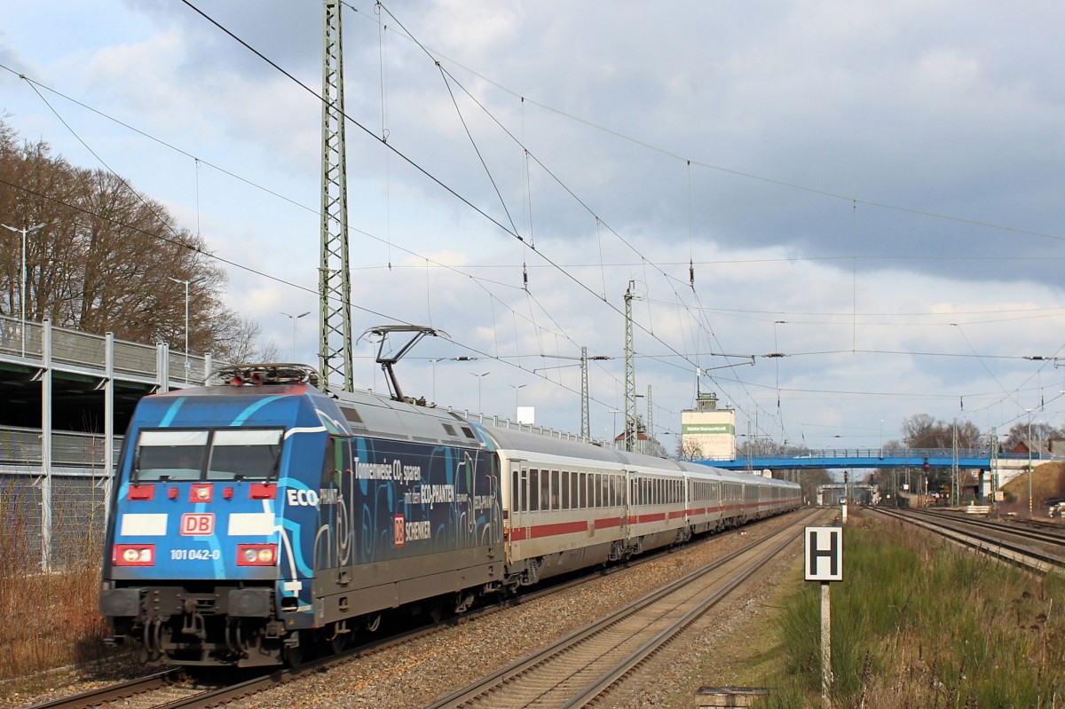 101 042-0  kommt aus Hamburg angerauscht. Tostedt den 27.02.2016.