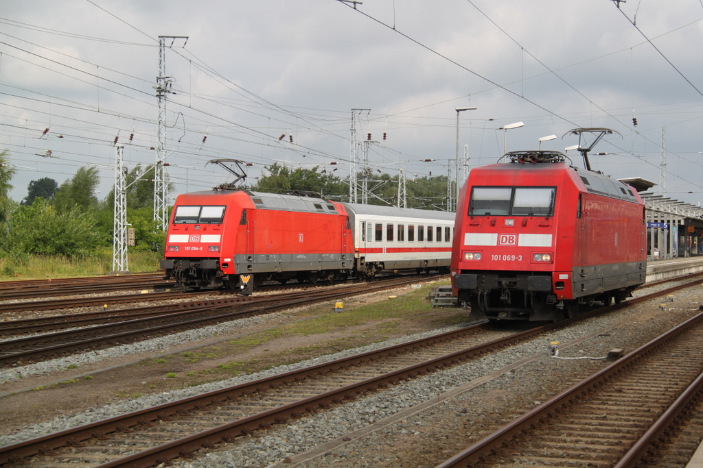 101 054-5 und 101 069-3 am 30.07.2016 im Rostocker Hbf.