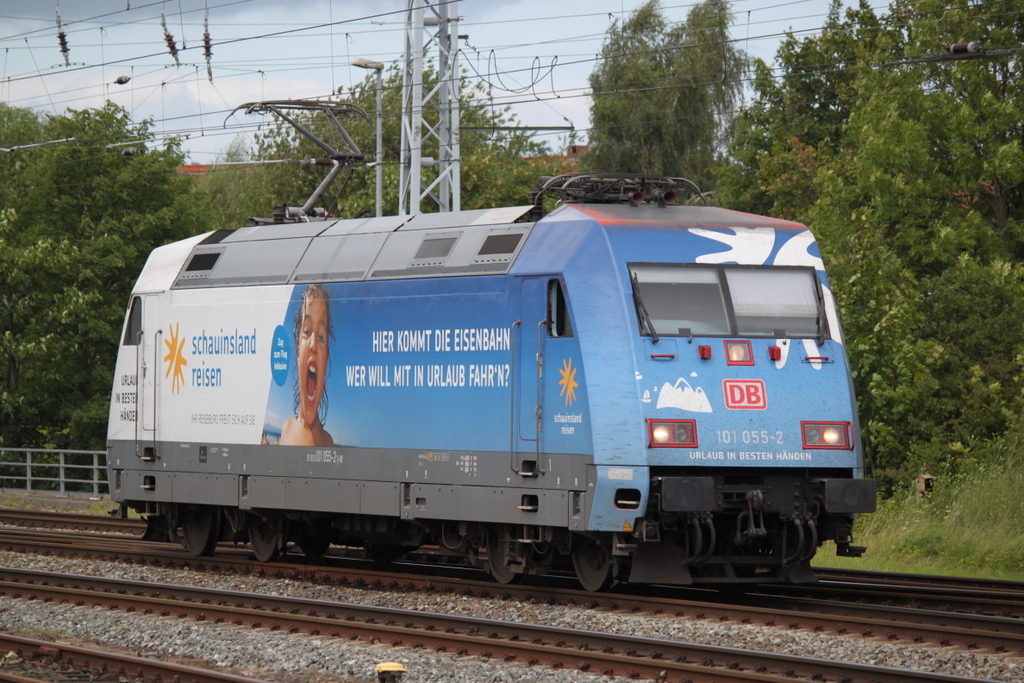 101 055-2 beim Rangieren am Mittag des 04.08.2017 im Rostocker Hbf.