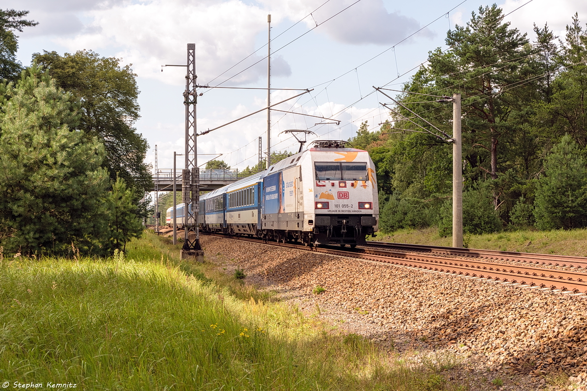 101 055-2  Schauinsland Reisen  mit dem EC 179  Alois Negrelli  von Hamburg-Altona nach Praha hl.n. bei Friesack. 06.08.2017