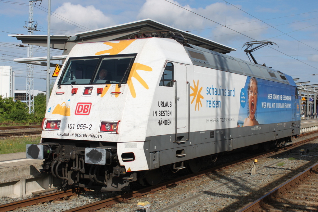 101 055-2  Schauinsland Reisen stand am Morgen des 16.07.2016 im Rostocker Hbf.