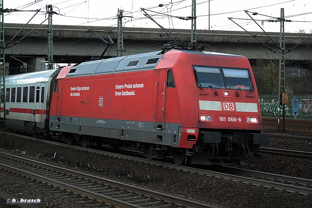 101 066-9 ist am 25.03.14 mit einen IC von hbf hh-harburg abgefahren