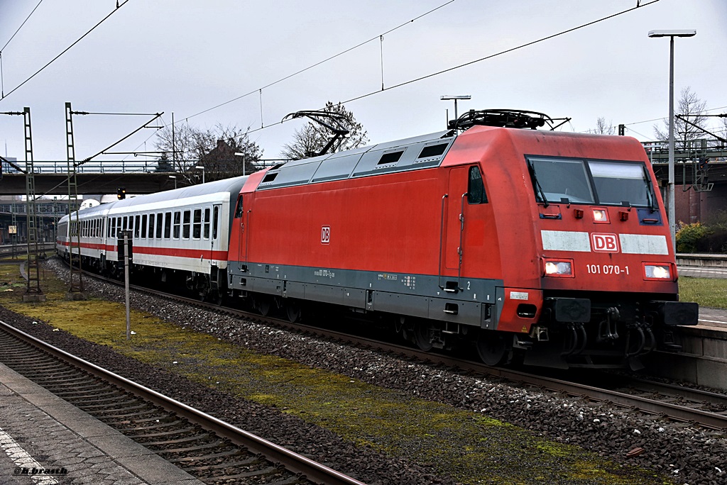 101 070-1,bei der abfahrt,mit einen IC vom bf hh-harburg,richtung süden,12.02.15