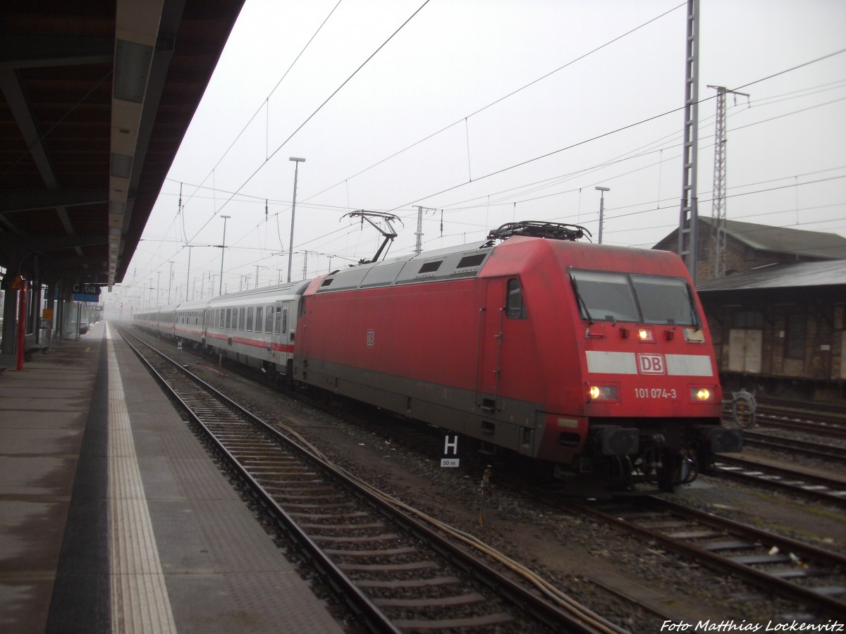 101 074-3 mit einem InterCity in der Abstellung im Stralsunder Hbf am 17.1.14