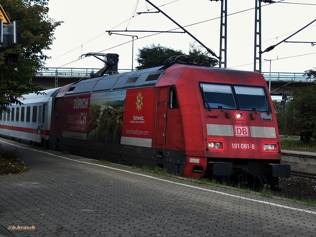 101 081-8 stand am 25.09.14 mit einen IC im bhf hh-harburg