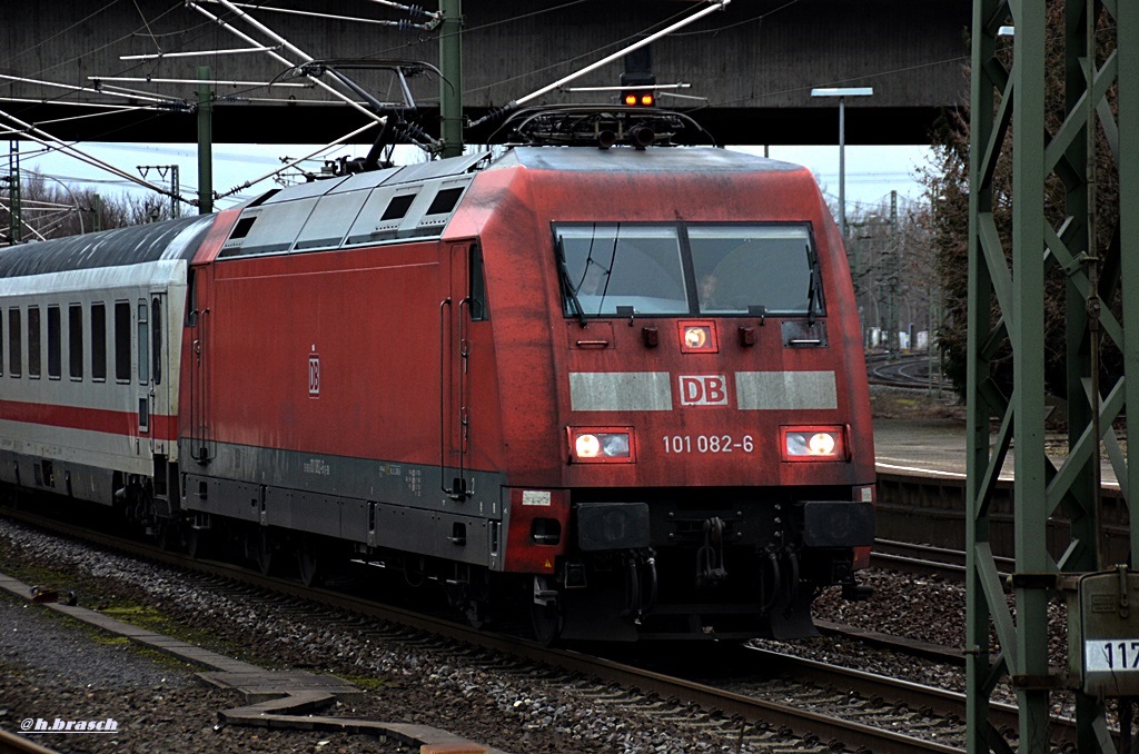 101 082-6 fuhr mit einen IC zum bf hh-harburg,03.01.15